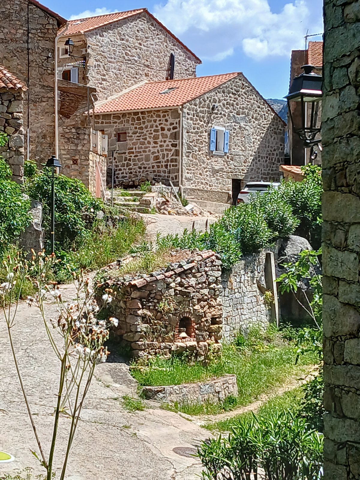 Vue du village d'Ocana dans la vallée du Prunelli